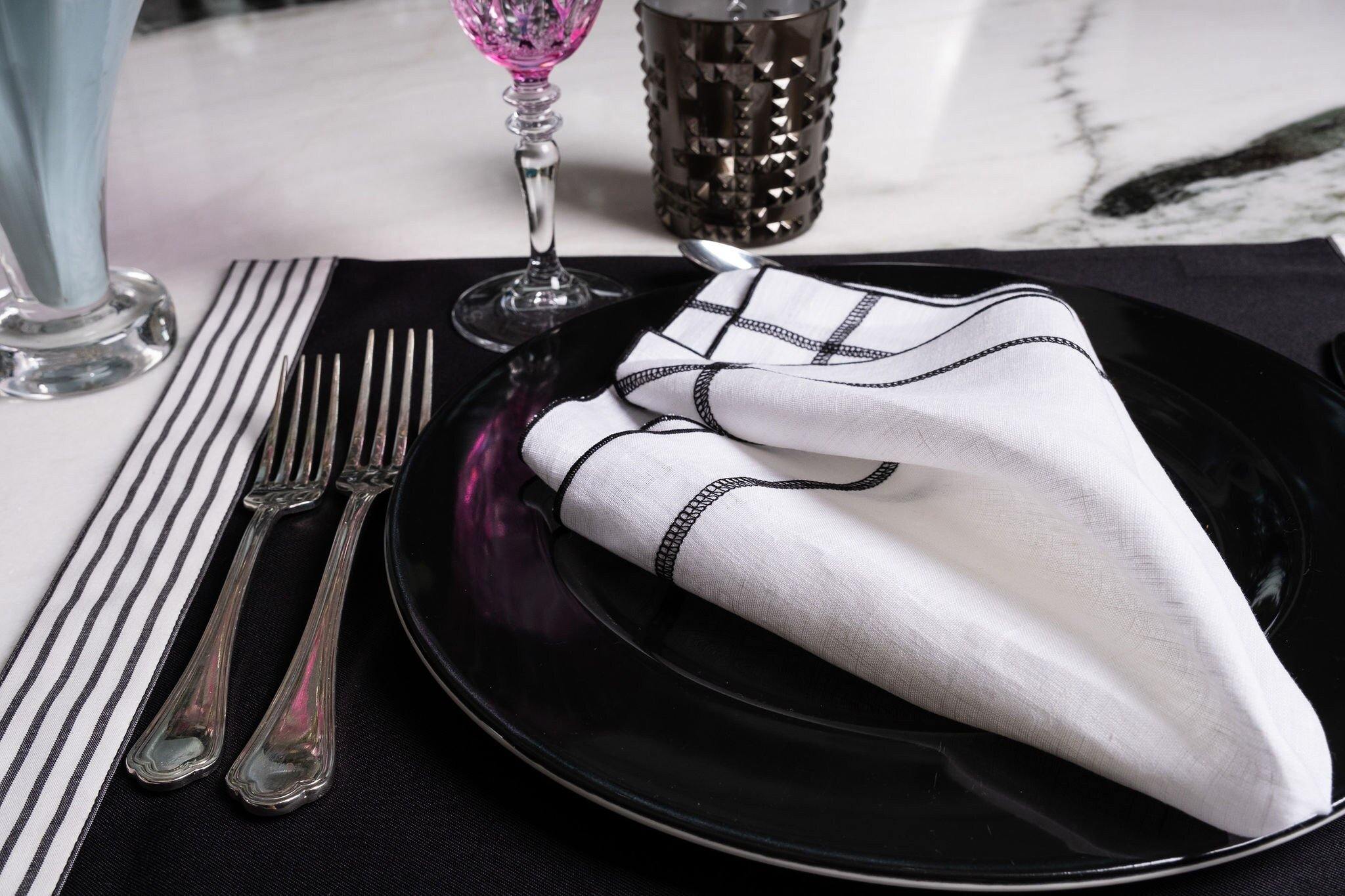Stylish black placemats with side stripes, anti-wrinkle, set of 4, made from high-quality cotton and polyester for an elegant touch.