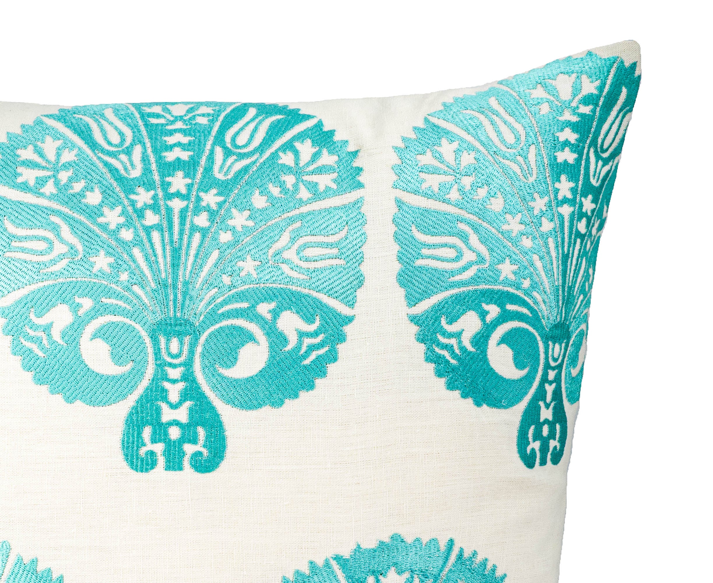 perfect for both modern and classic interiors, the Peacock-mint pillow enhanhes your sofa, armchair or bedroom with effortless sophistication.