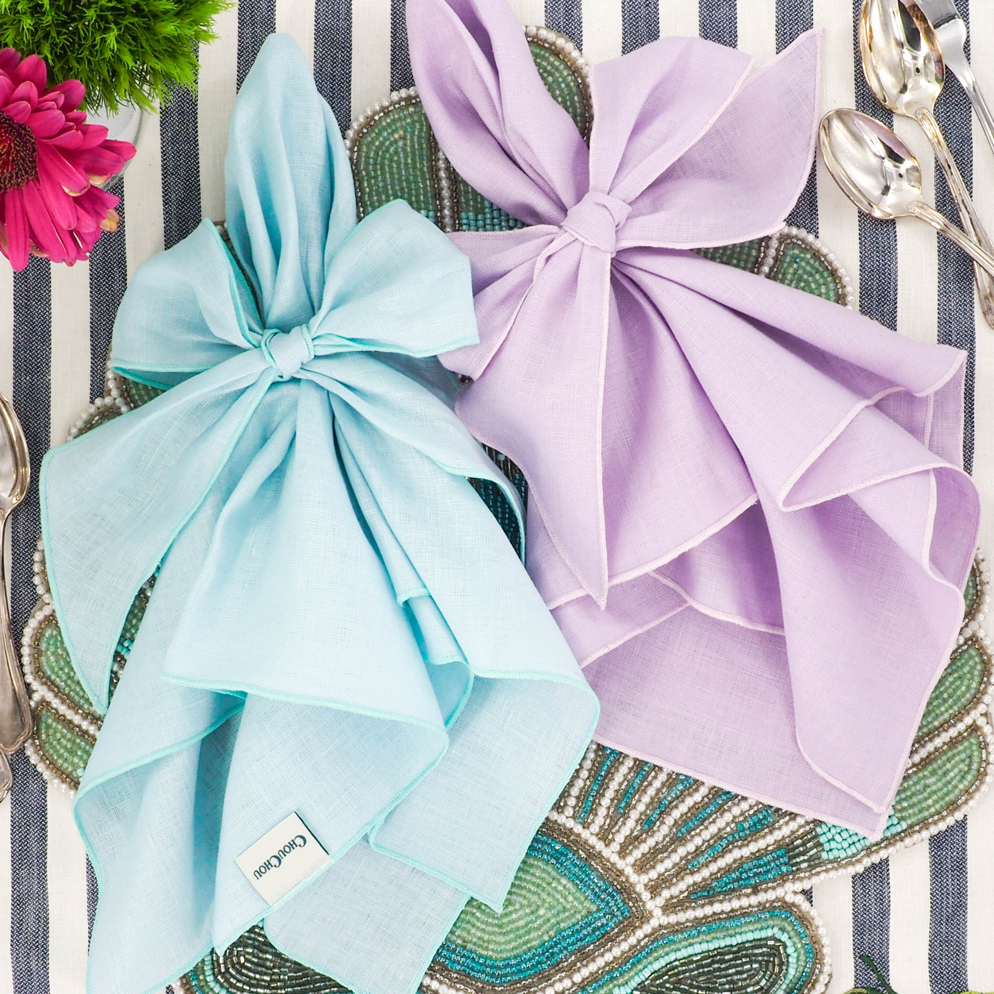 Premium 100% linen napkin decorated with green linen napkin on the seashell placemat perfect for holiday gatherings, dinner parties, birthdays and event planner essential