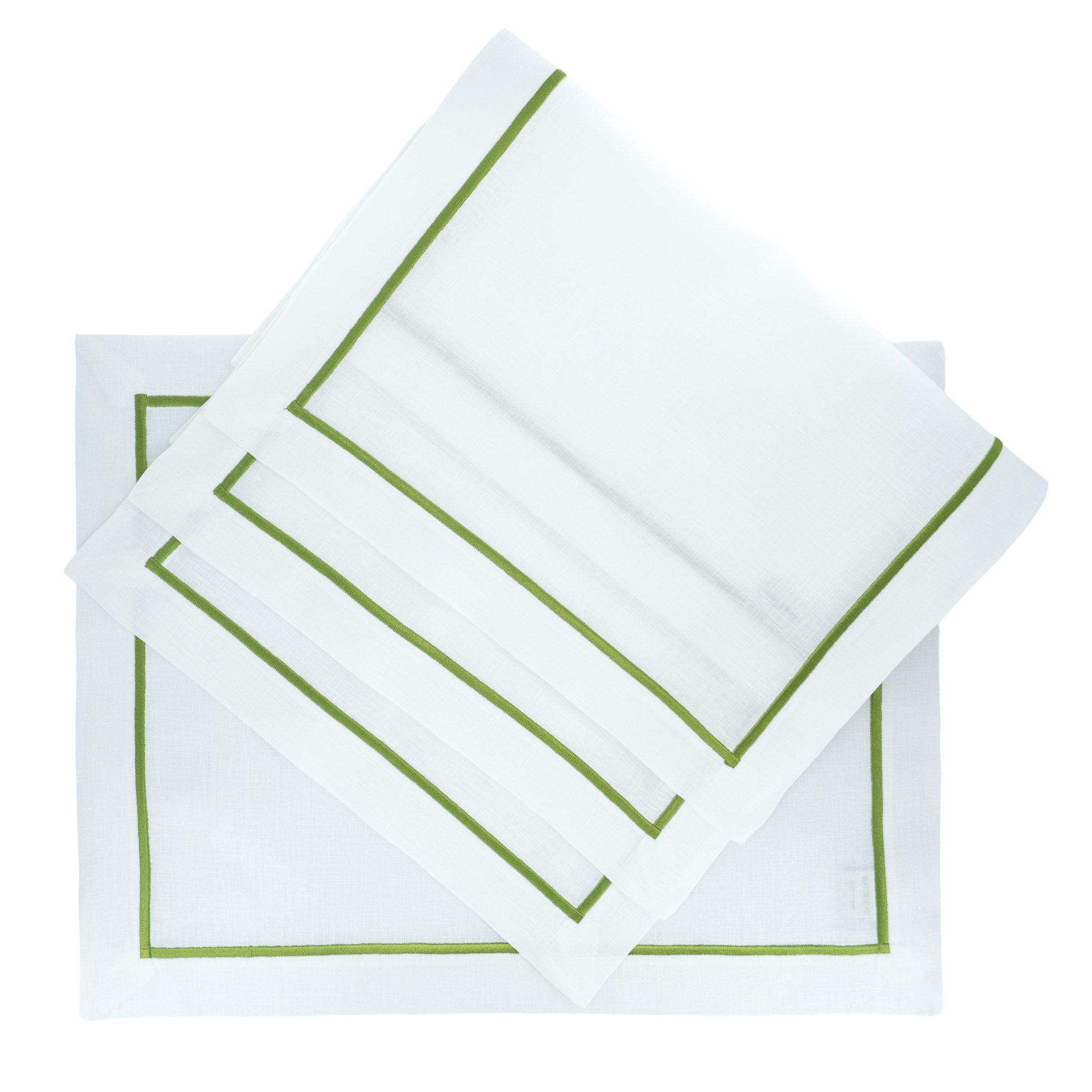 Chouchou Touch linen placemats with green borders, crafted from 100% high-quality linen for a refined, durable dining experience.