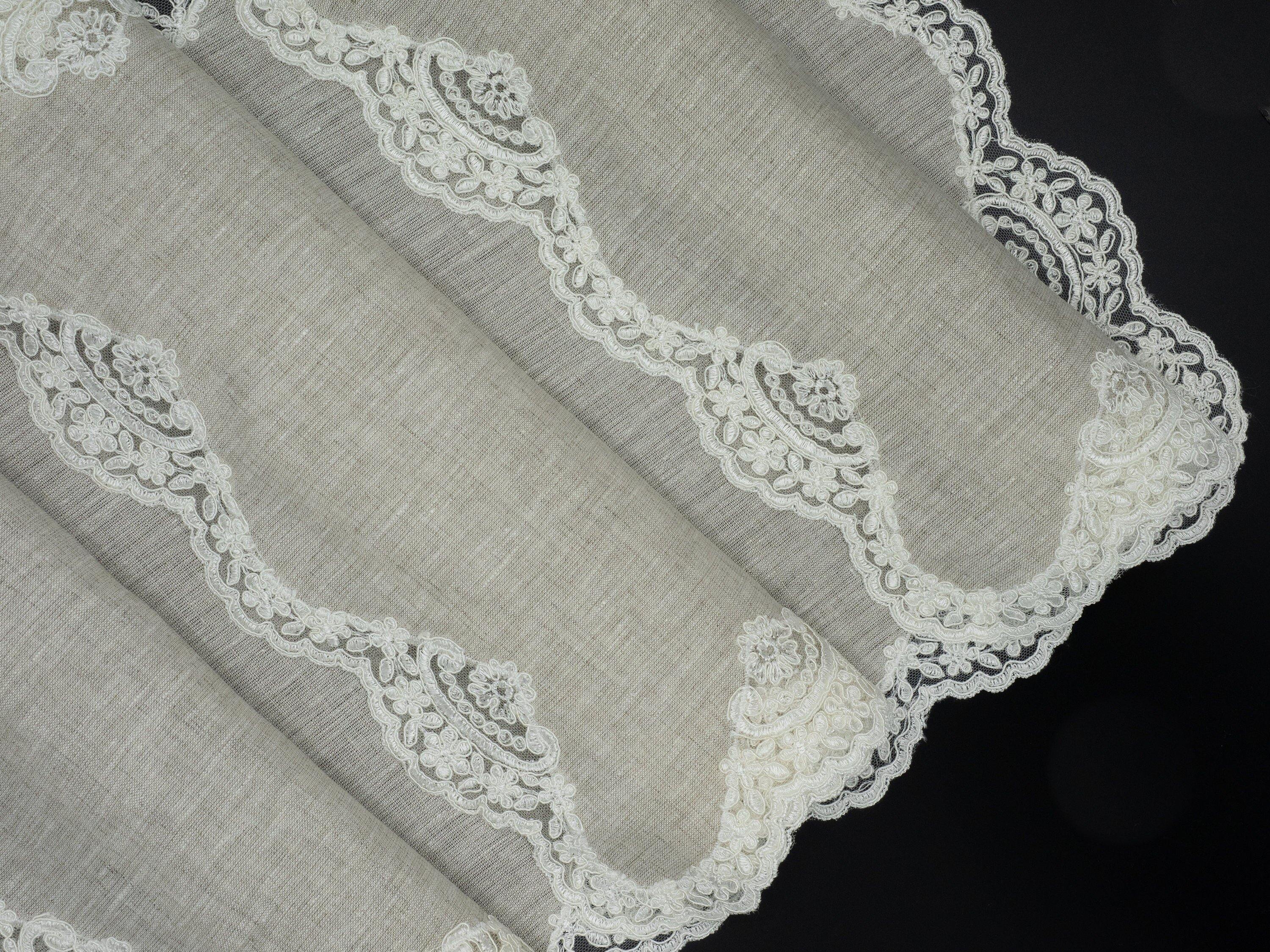 Linen Placemats With Lace borders In Beige, 16'' X 22'' (40 X 55 cm) Sets of 2 or 4 - Chouchou Touch