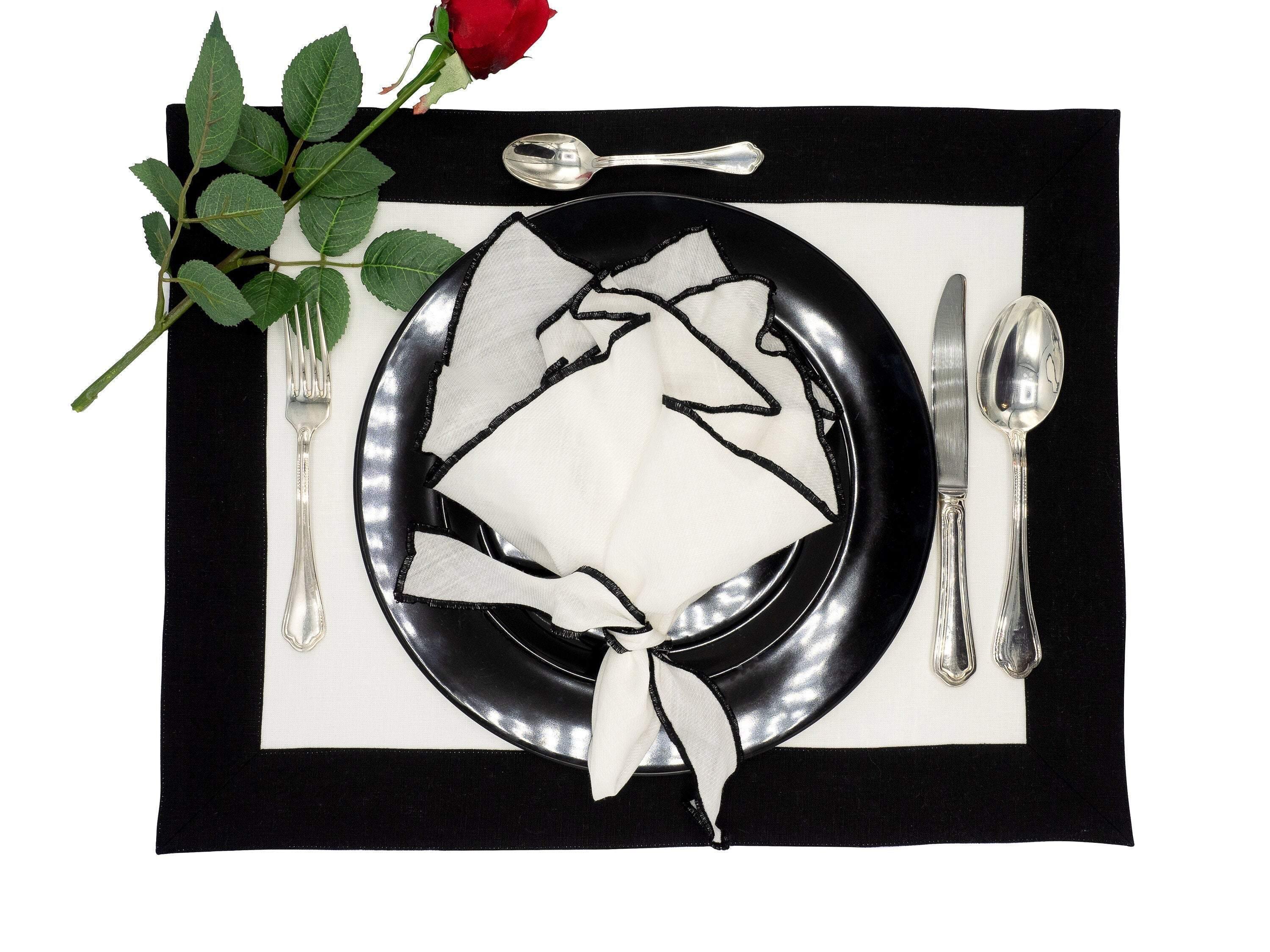 Chouchou Touch white linen placemats with black borders, crafted from 100% high-quality linen for a durable and sophisticated finish.