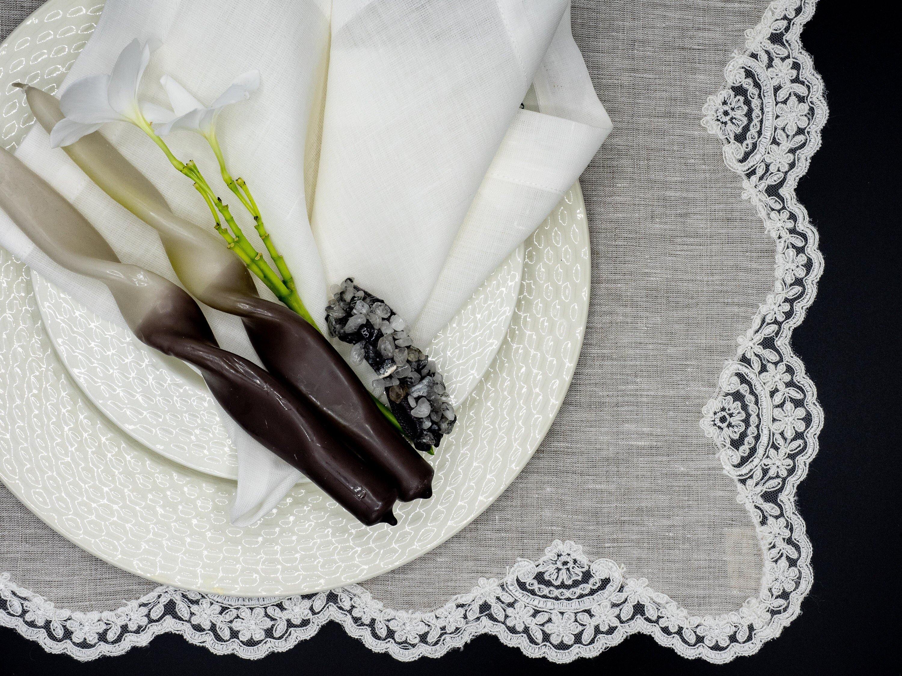 Linen Placemats With Lace borders In Beige, 16'' X 22'' (40 X 55 cm) Sets of 2 or 4 - Chouchou Touch