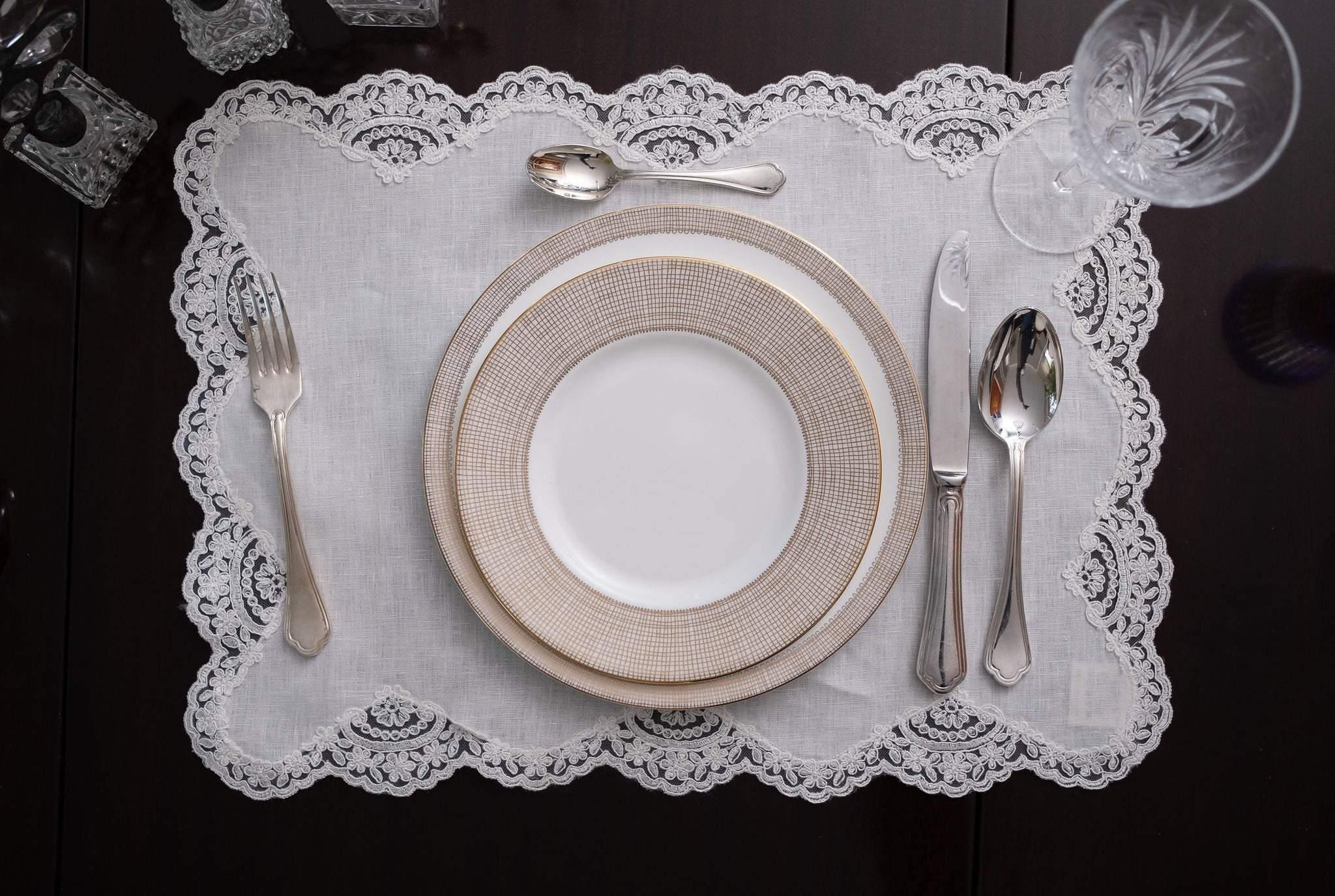 Chouchou Touch premium linen placemats with lace borders, 100% linen, set of 4, perfect for special occasions and everyday use.